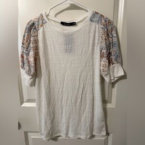 Doe & Rae White Blouse with Multicolor Patterned Sleeves
